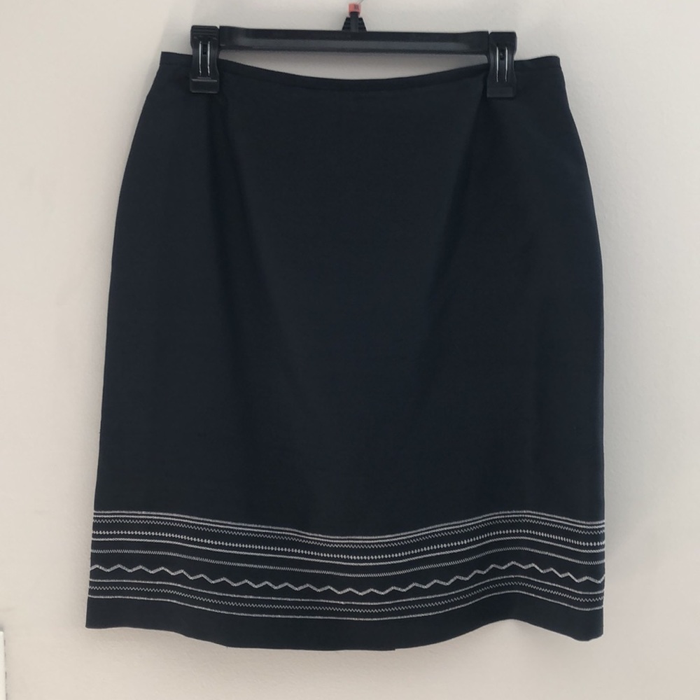 Casual Corner 100% Silk Black White Hem Embroidery Pencil Skirt size 10